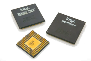 (c) Tim Reckmann, https://pixelio.net/de/media/668665-mikroprozessor-weiss